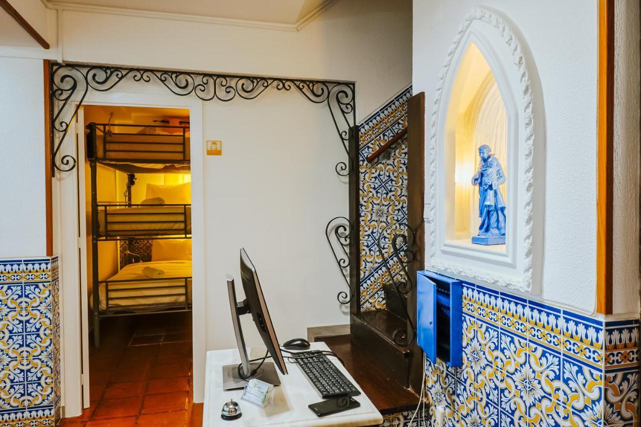 Help Yourself Hostels - Restelo ลิสบอน ภายนอก รูปภาพ