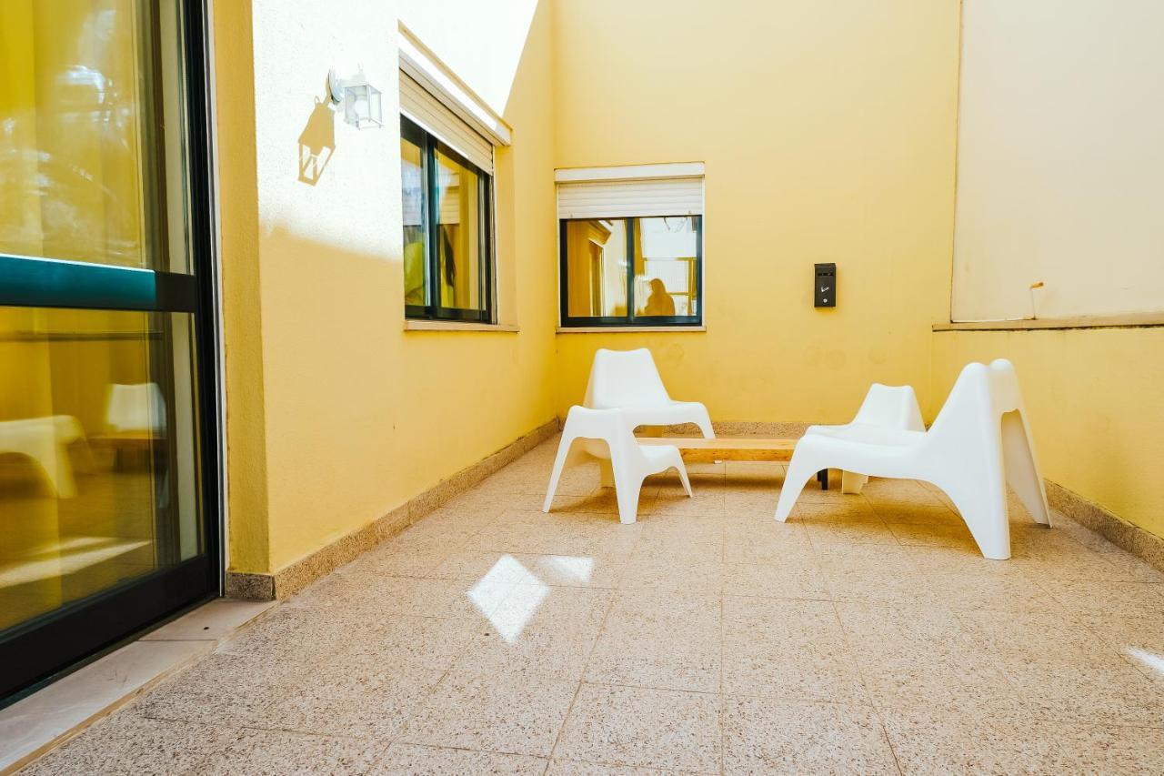 Help Yourself Hostels - Restelo ลิสบอน ภายนอก รูปภาพ