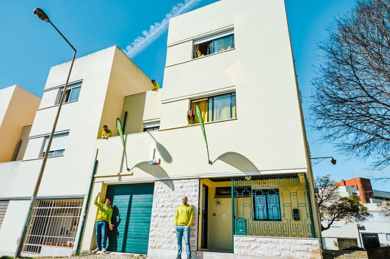 Help Yourself Hostels - Restelo ลิสบอน ภายนอก รูปภาพ