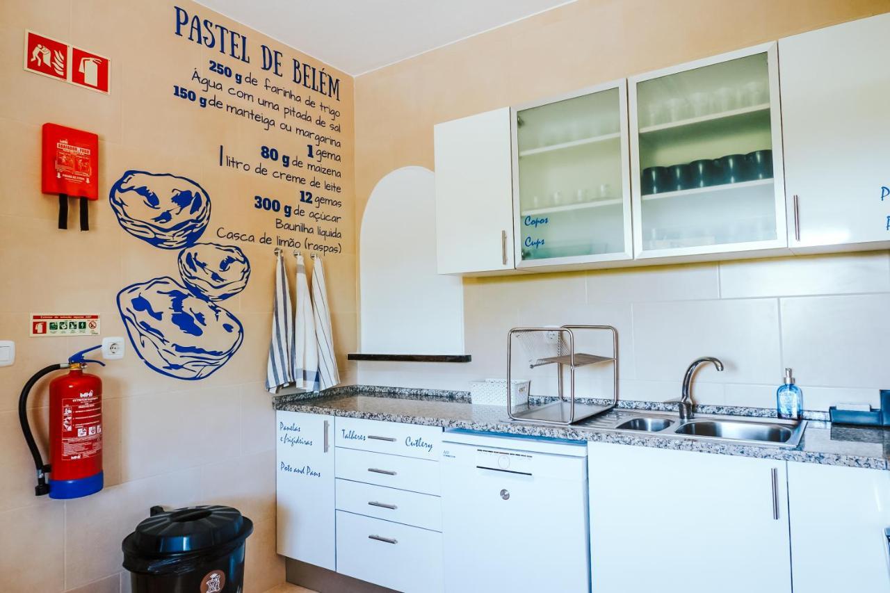 Help Yourself Hostels - Restelo ลิสบอน ภายนอก รูปภาพ