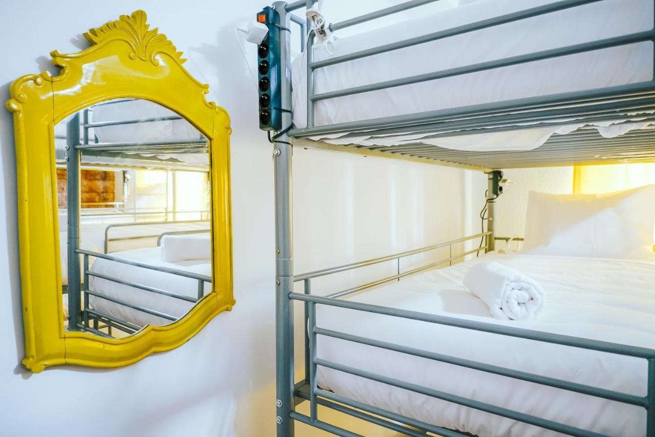 Help Yourself Hostels - Restelo ลิสบอน ภายนอก รูปภาพ