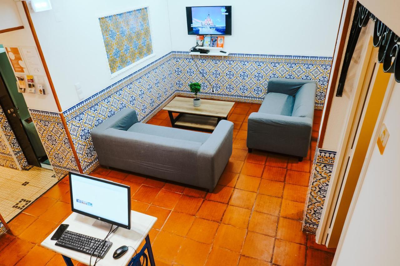 Help Yourself Hostels - Restelo ลิสบอน ภายนอก รูปภาพ