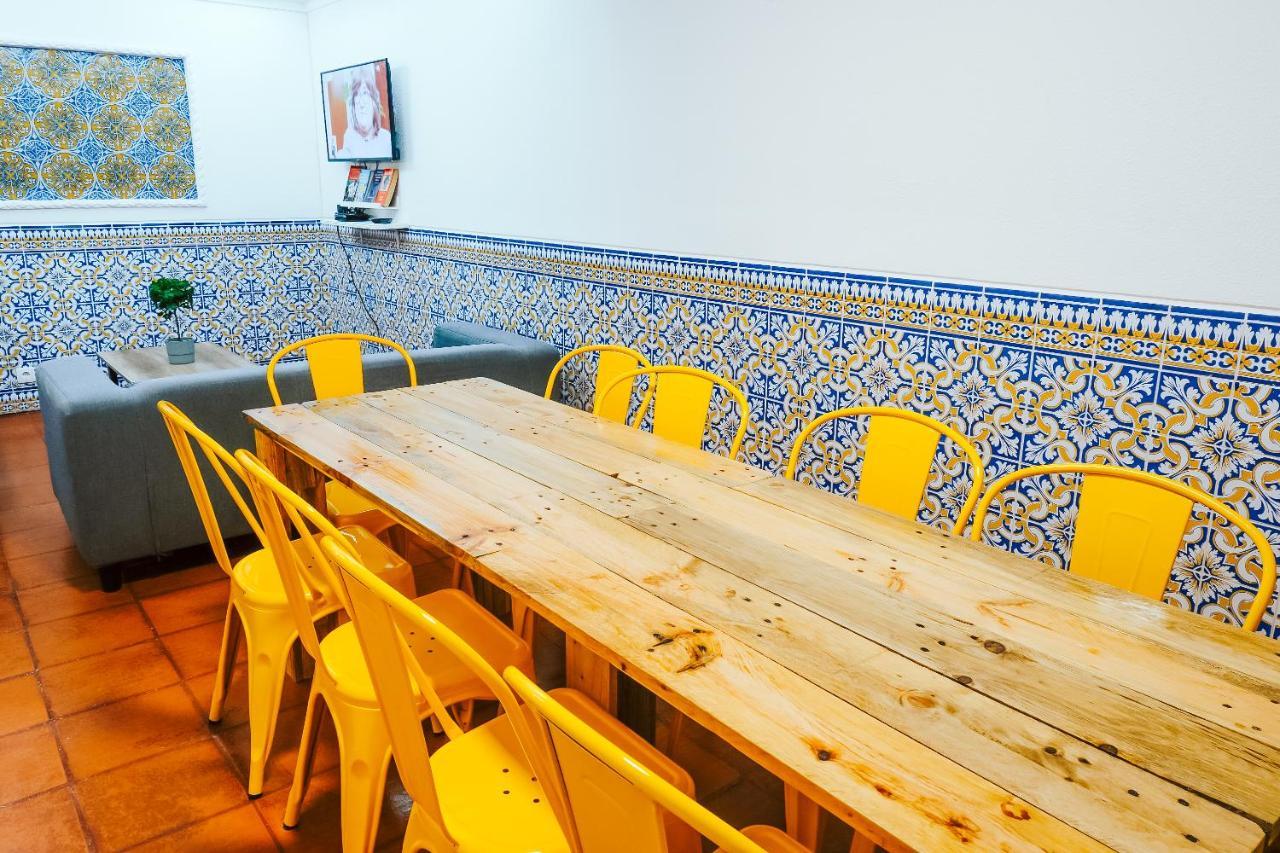 Help Yourself Hostels - Restelo ลิสบอน ภายนอก รูปภาพ