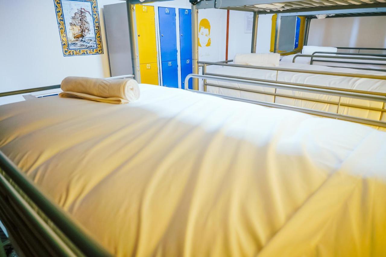 Help Yourself Hostels - Restelo ลิสบอน ภายนอก รูปภาพ