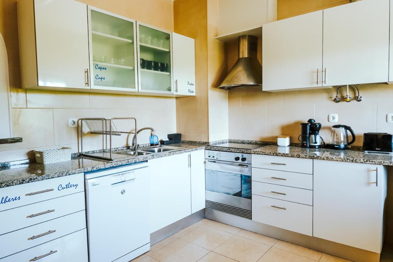 Help Yourself Hostels - Restelo ลิสบอน ภายนอก รูปภาพ
